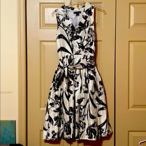 Used Women’s Jessica Howard dress size 14